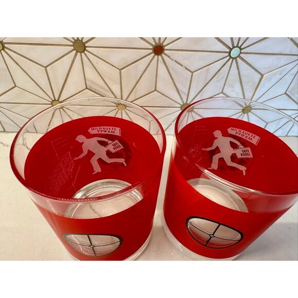 Set of 2 Collectible “Safe House” Glasses – Vintage‎ Milwaukee Bar Memorabilia - Picture 3 of 5
